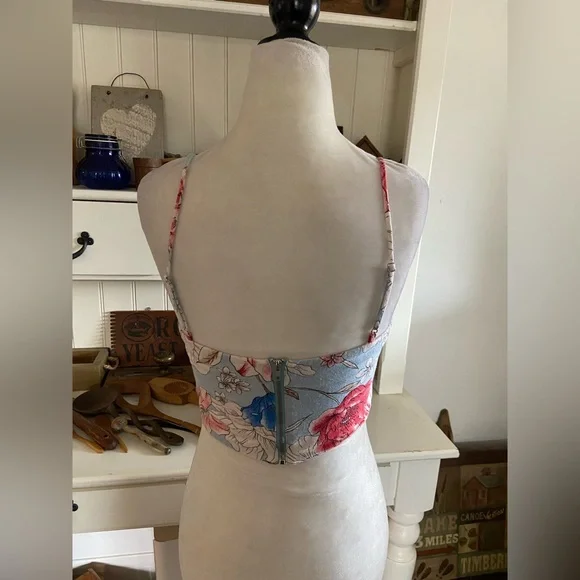 Lush - Picture 3 of 5